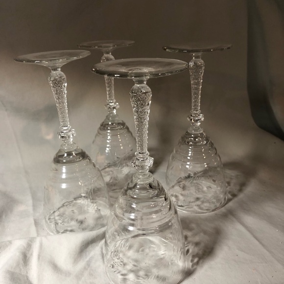 Elegant Clear Wine Libbey Glass Set of 4 - Picture 6 of 8